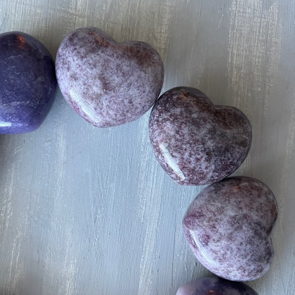 Lepidolite heart - Picture 3 of 7